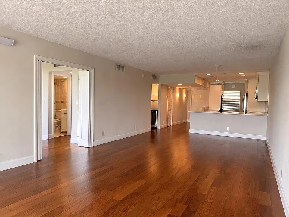 4030 W Palm Aire Dr #402