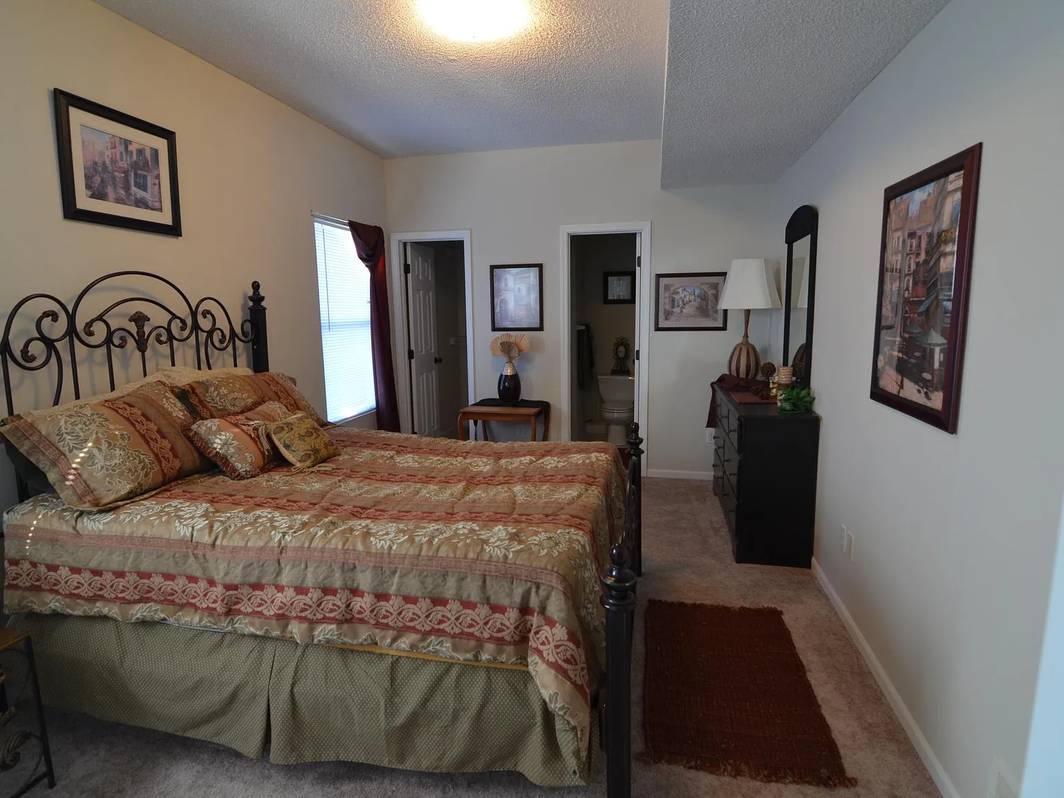 3 bed, 2.5 bath, 1646 sqft, $1,695 — Photo 2