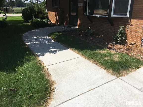 3rd image of 822 N Avon Curve St