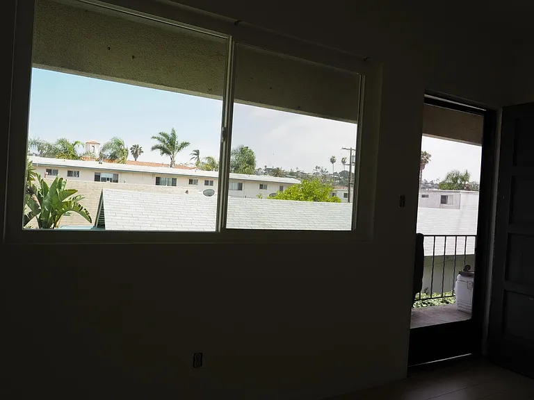 4865 Saratoga Ave — Photo 23