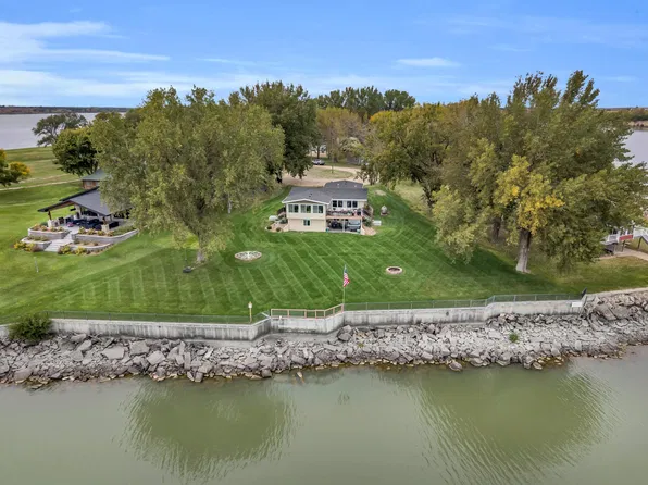 33 Hilltop Dr, Loup City, NE 68853