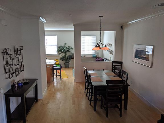 Dinning Room (2nd Floor)