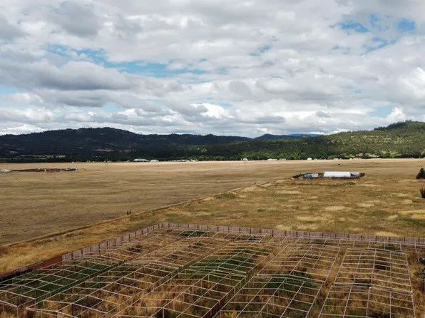 877 Dry Creek Rd, Eagle Pt, OR 97524