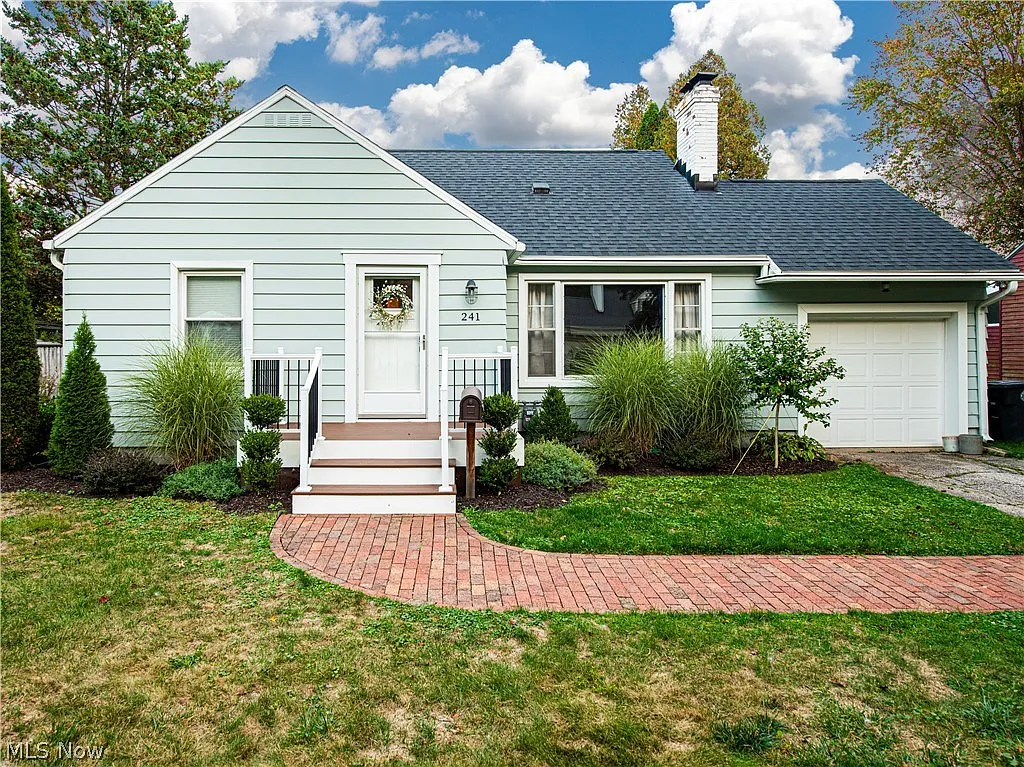 241 Lownsdale Ave photo 1