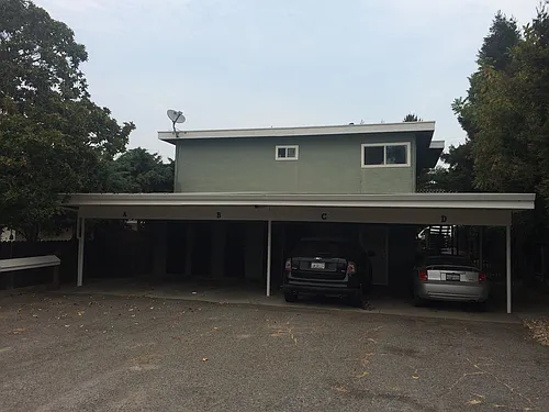 582 E H St Photo 1