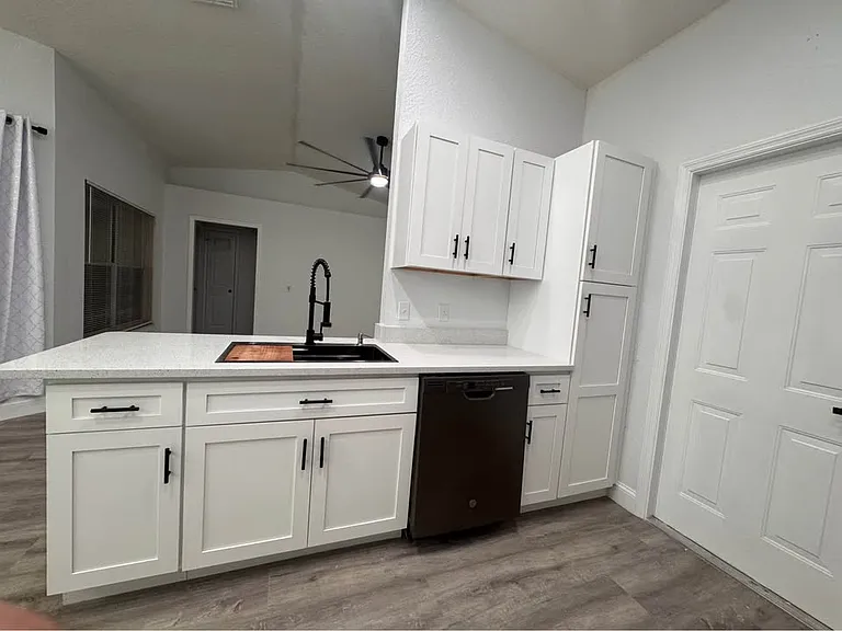 2875 Delrose Dr N — Photo 7