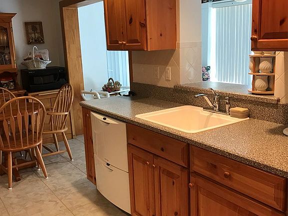 4th image of 20 Farmbrook Ln
