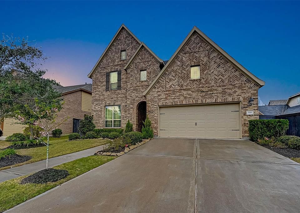 1st image of 910 Windy Garden Way