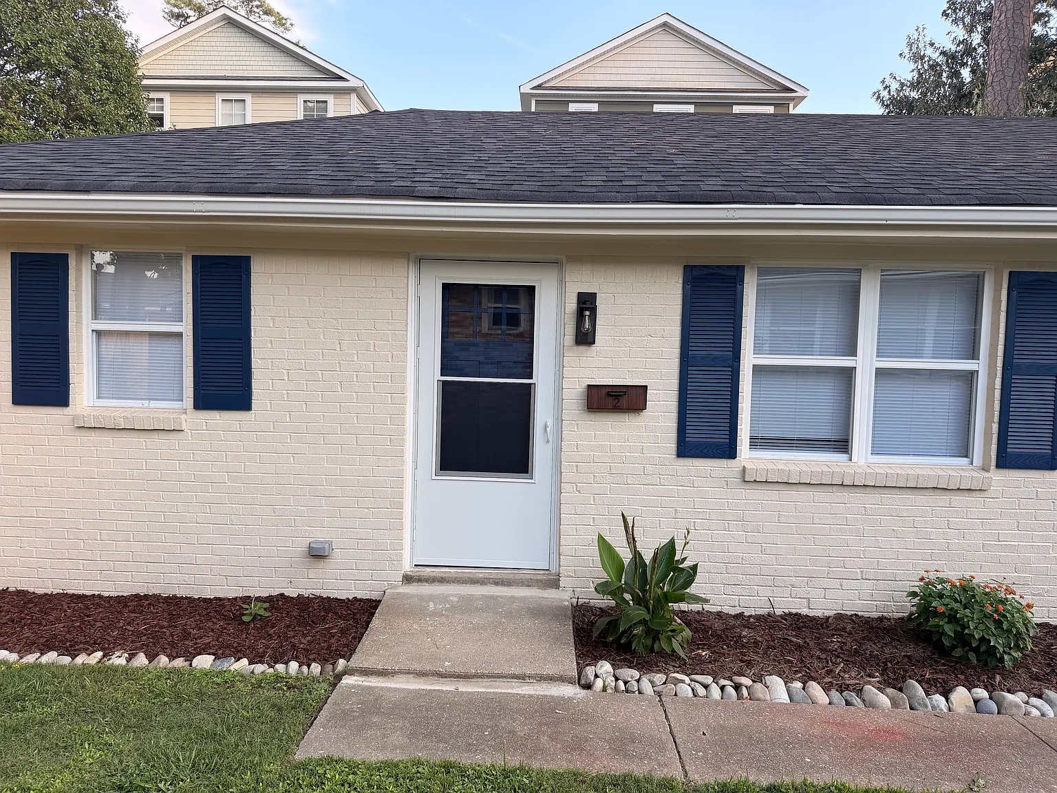 1207 Cypress Ave — Photo 2