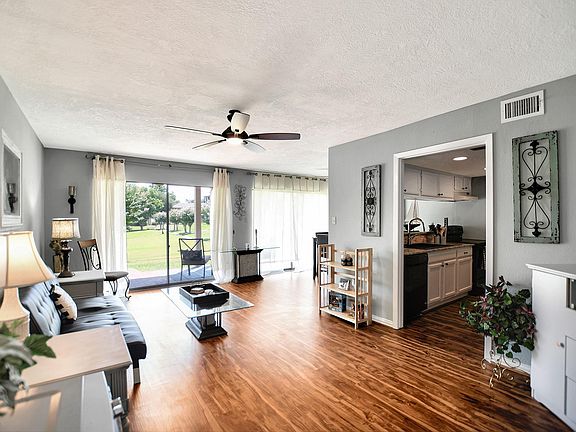 5th image of 102C Lakeview Dr