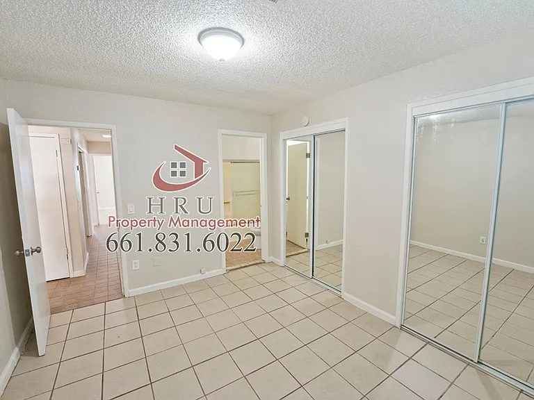 2901 S Chester Ave — Photo 10