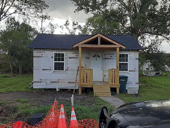 2nd image of 4240 Lou St