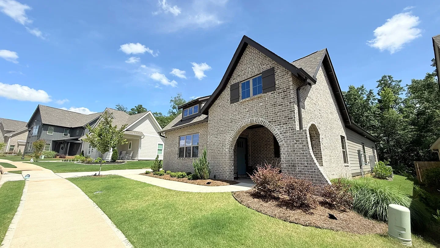 4 bed, 2314 sqft, $2,800 — Photo 2