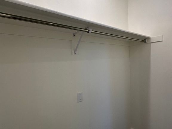 5th image of 828 E Logan Ave #1