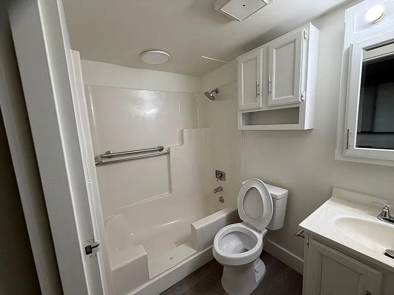 Sycamore Place Apartments — Photo 31