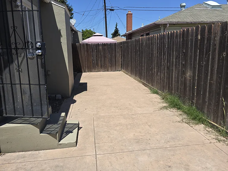 296 Power Ave — Photo 9