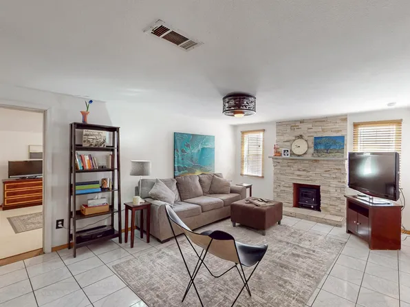 1533 Hooper Rd SW, Albuquerque, NM 87105