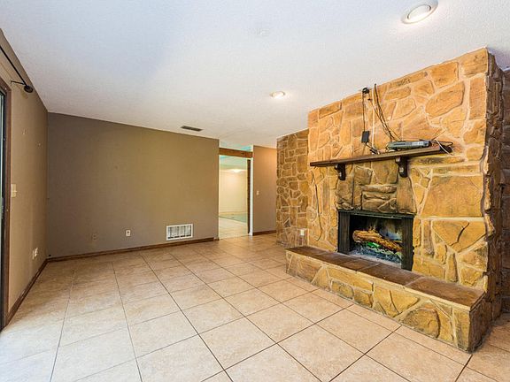 5th image of 85 Knollwood Estates Dr