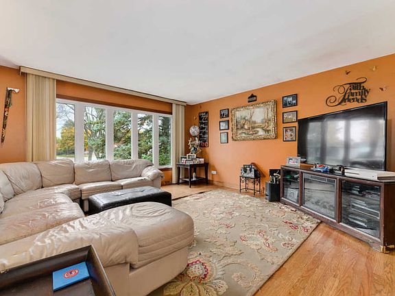 3rd image of 560 Figard Ln