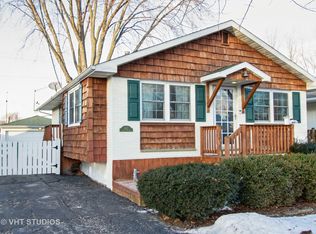 602 E Clarendon Dr, Round Lake Beach, IL