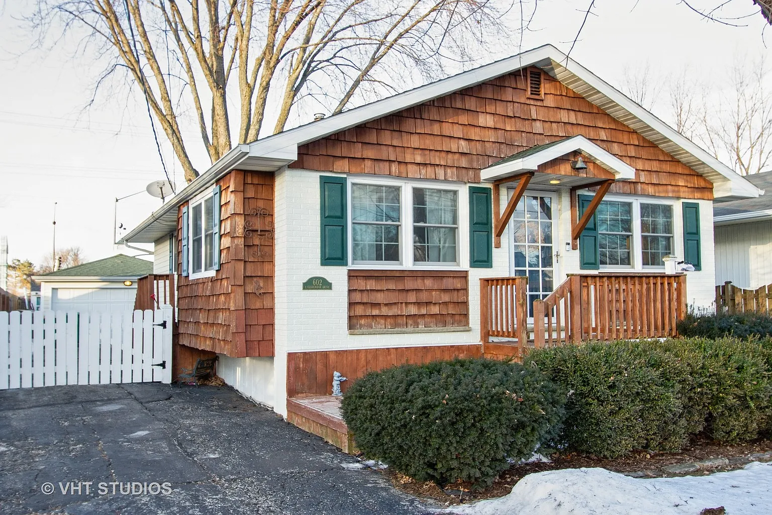 602 E Clarendon Dr photo 1