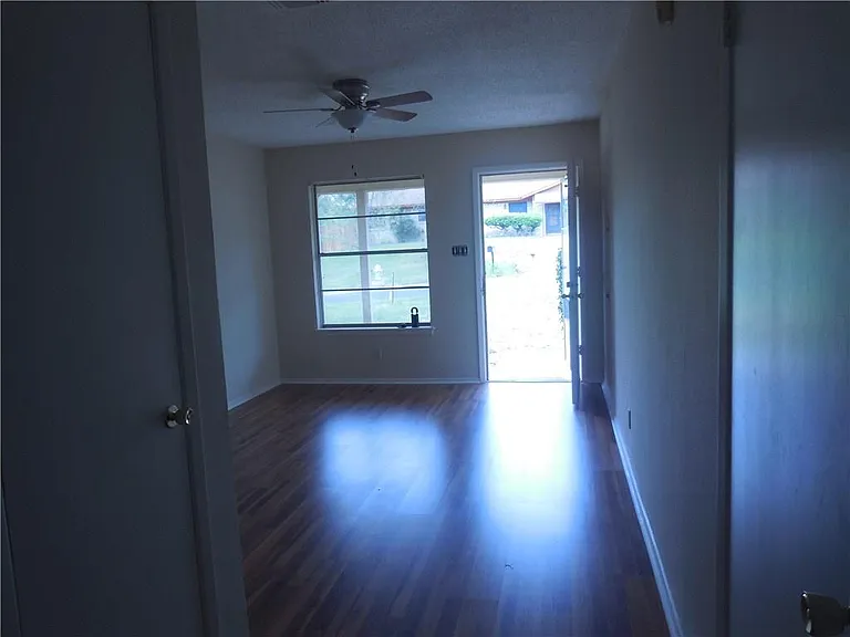 1100 Floradale Dr — Photo 5