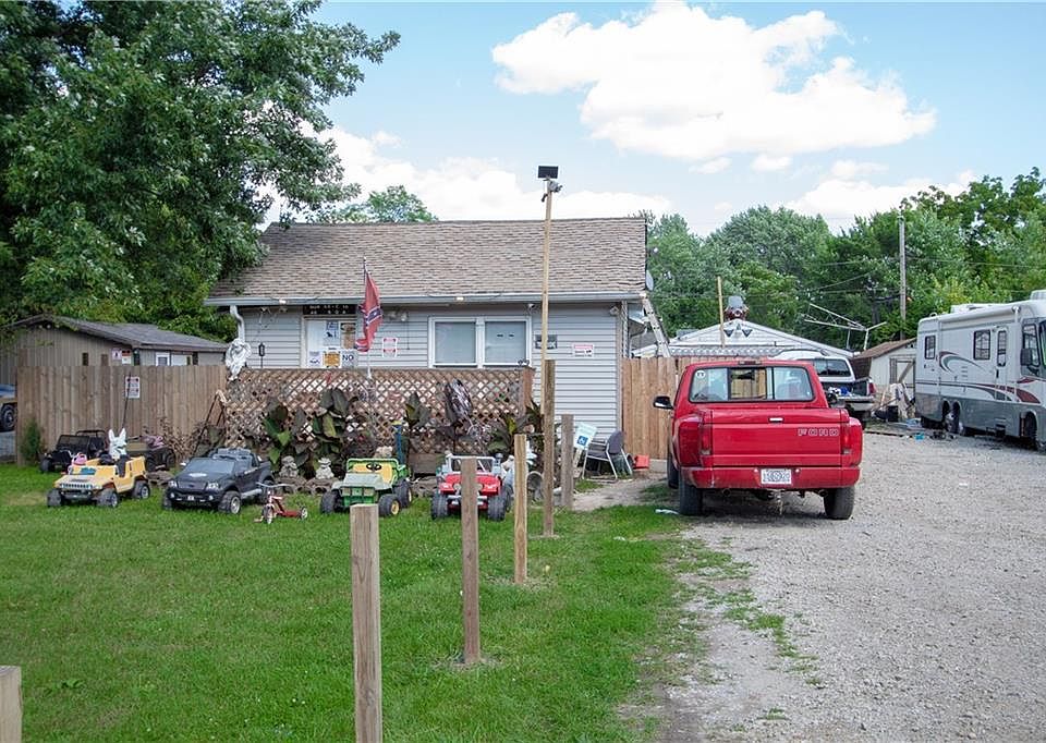 2nd image of 1009 S Rybolt Ave