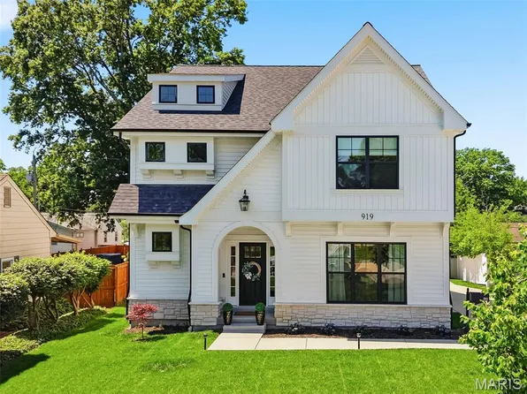 919 Poinsetta Ln, Saint Louis, MO 63122