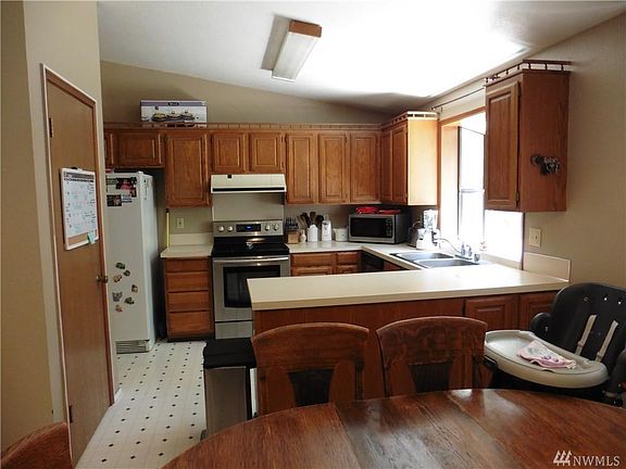 4th image of 1422 Alki St NE