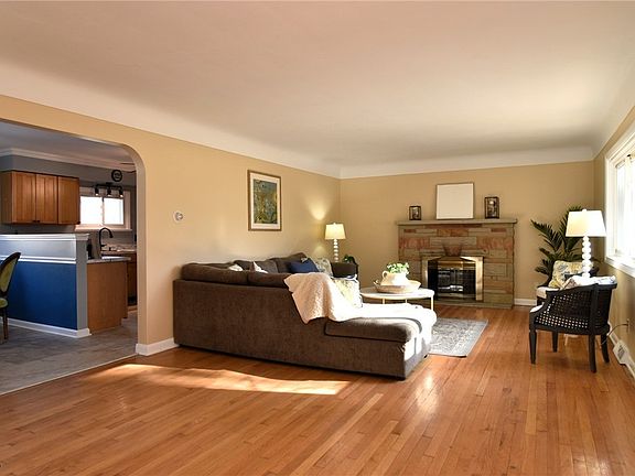 4th image of 231 Meadowview Dr