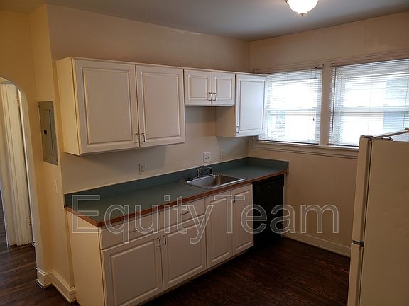 3rd image of 3157 Parkview Ave APT 4