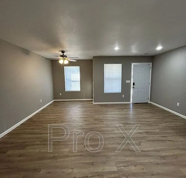 716 N Columbus St #A — Photo 2
