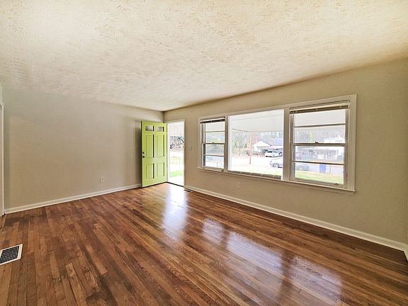 4th image of 3018 Grand Ave SW