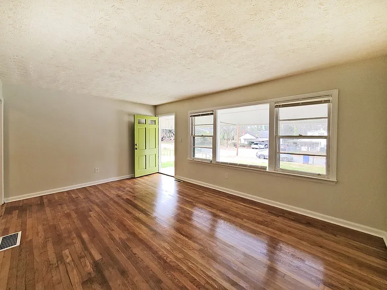 3018 Grand Ave SW — Photo 4