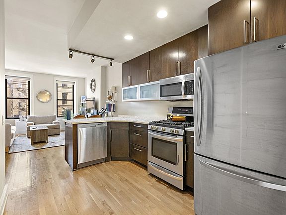 3rd image of 935 Park Ave APT 3N