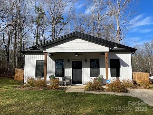 203 Payne St, Mount Holly, NC 28120