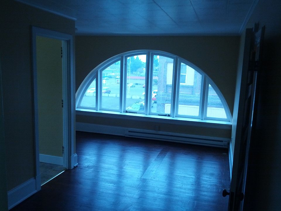 1st image of 108 W Maple St APT 3