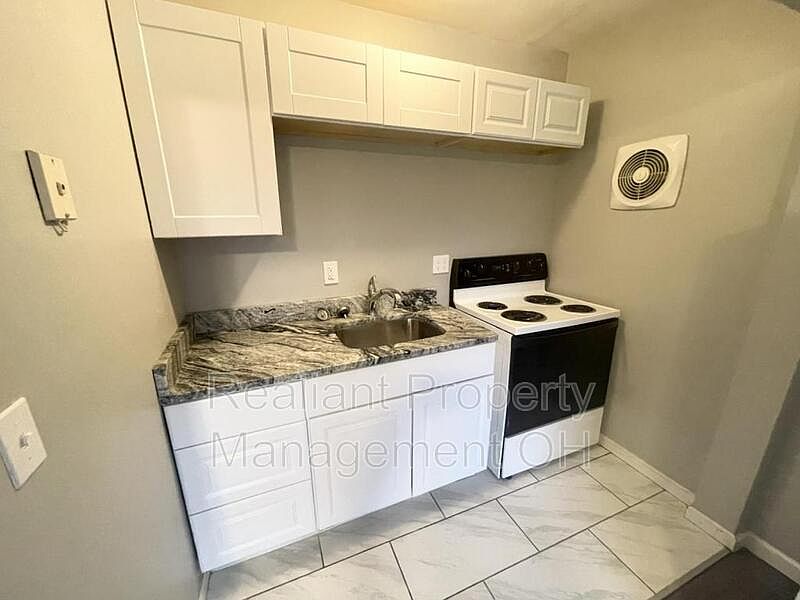 2nd image of 1737 Grand Ave #3