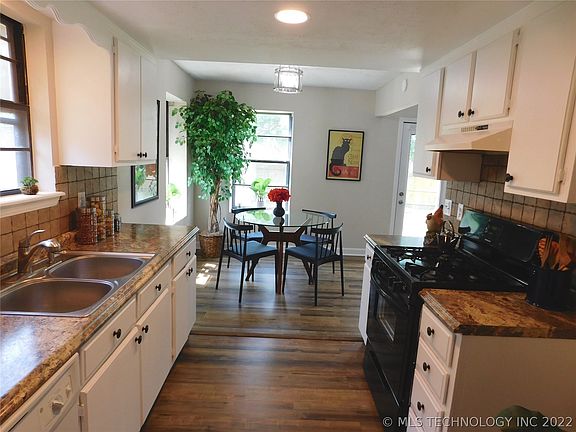 5th image of 1228 E 140th Pl