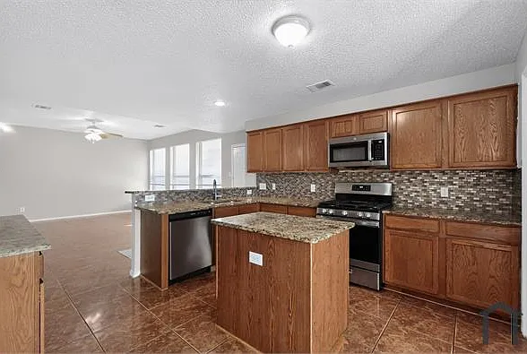 2313 Valley Falls Ave — Photo 12