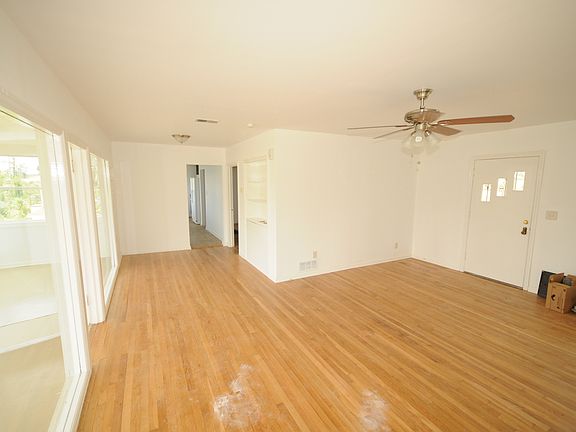 4th image of 16 Windsor Dr