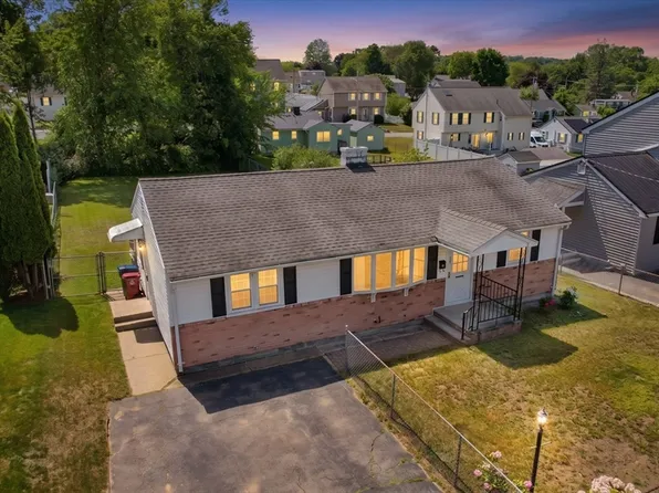 160 Burnham Rd, Lowell, MA 01852