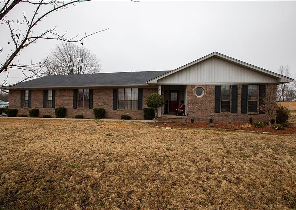 1st image of 1429 Charles Dr