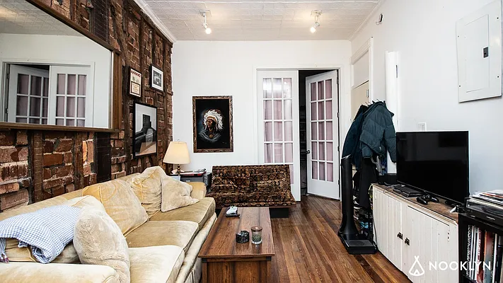 Rented by Nooklyn NYC LLC | media 18