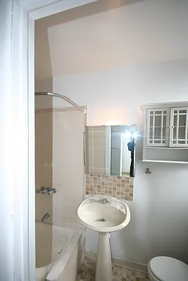 Rented by HH Realty | media 8