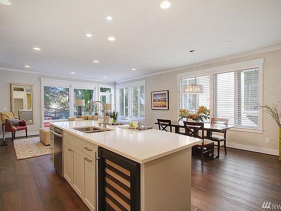5th image of 10232 NE 62nd St #B