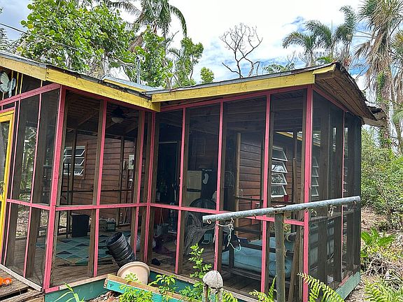 3rd image of 3548 Tangerine Dr