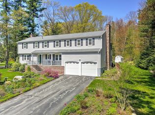 4 Hampton Ln, Andover, MA 01810