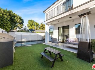 18903 Hatteras St, Tarzana, CA 91356
