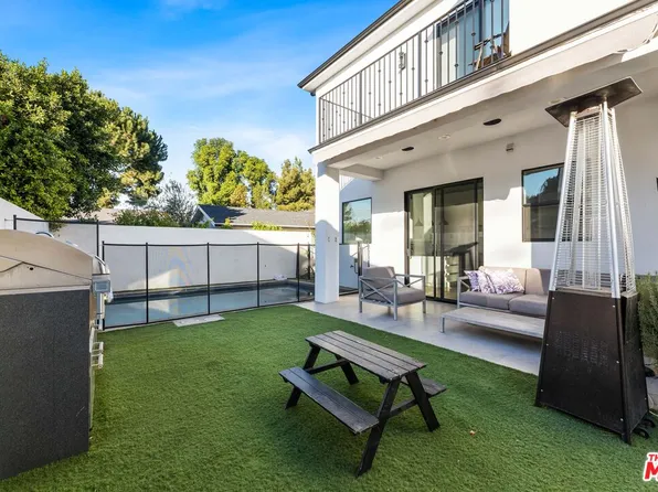 18903 Hatteras St, Tarzana, CA 91356